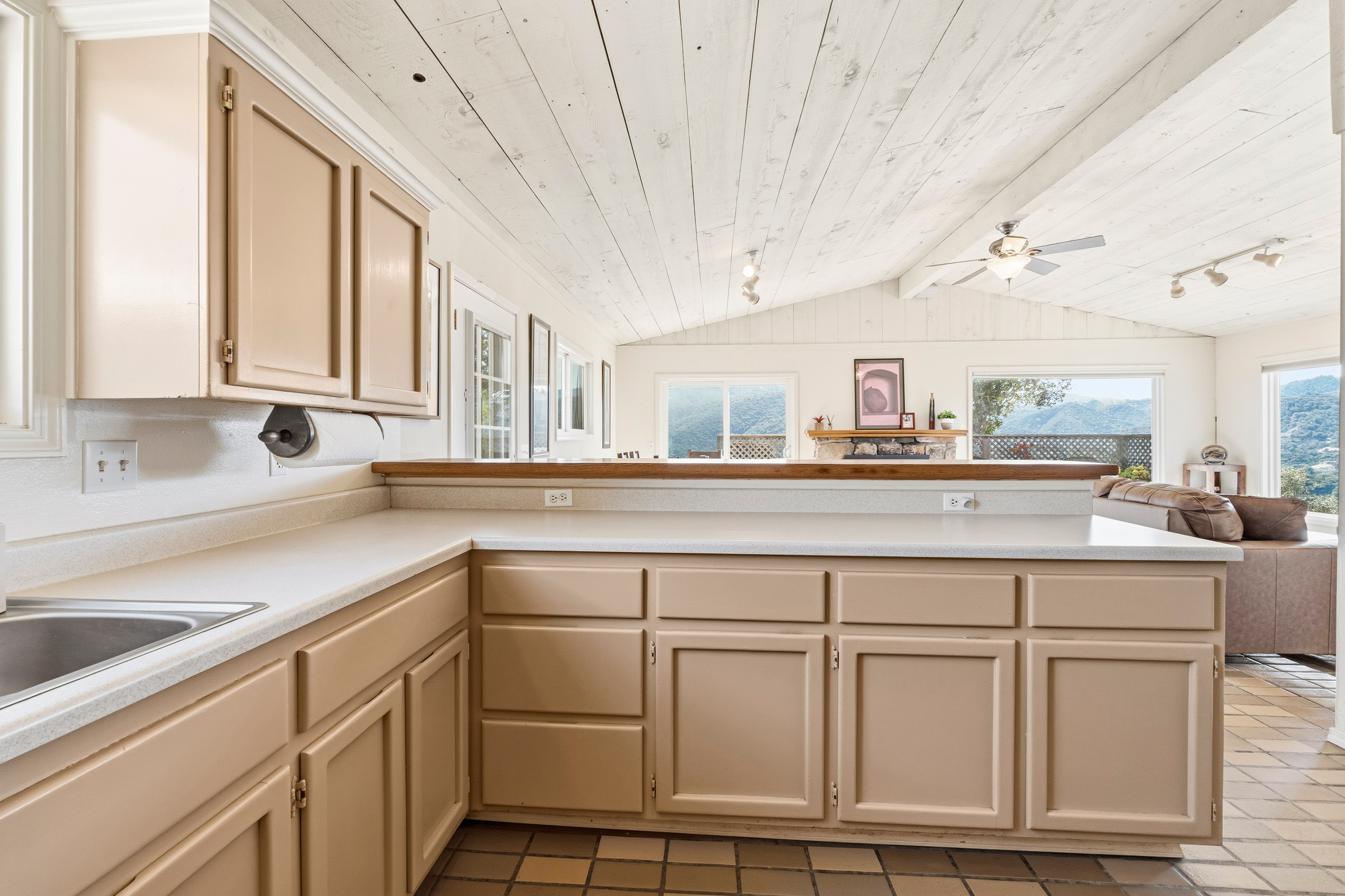  145 East Carmel Valley Road - 物件實景