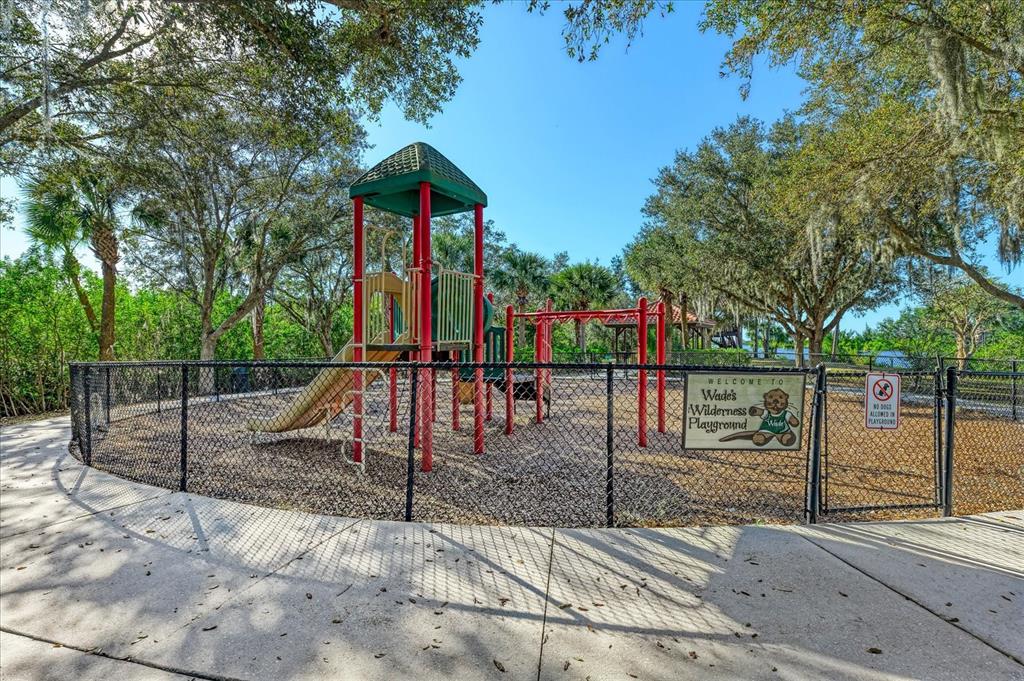 Bradenton, Florida, 34212, United States, 2 Bedrooms Bedrooms, ,2 BathroomsBathrooms,Residential,For Sale,1916954