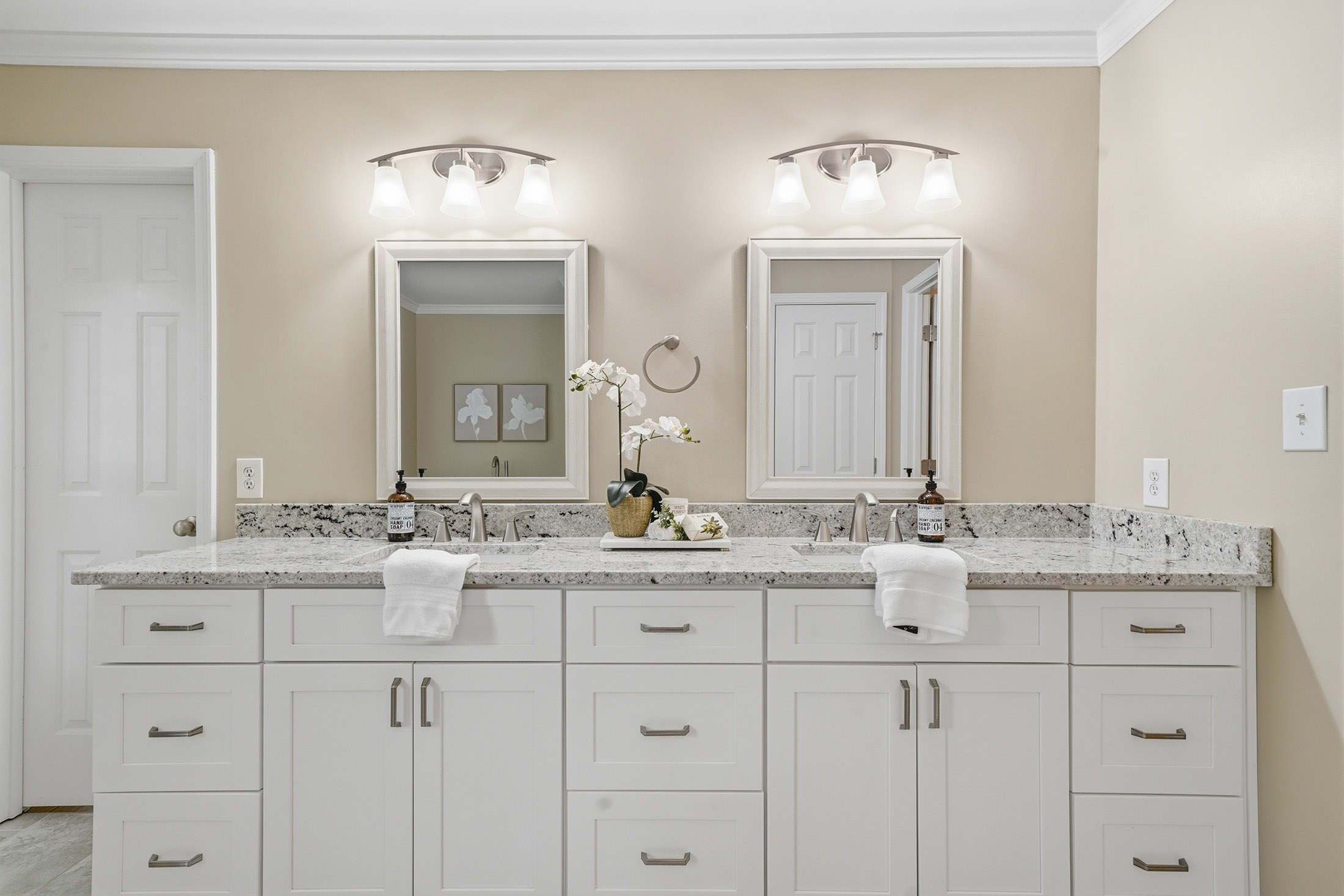  Tucked Into a Cul-de-Sac in Johns Creek’s Sought-After Glastonberry Neighborhood - 物件實景