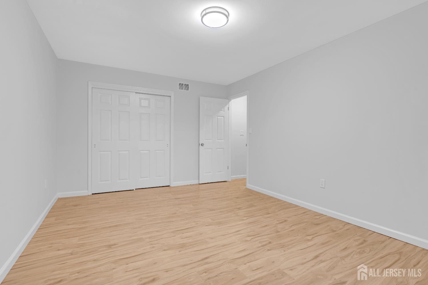 East Brunswick, New Jersey, 08816, United States, 3 Bedrooms Bedrooms, ,3 BathroomsBathrooms,Residential,For Sale,2001983