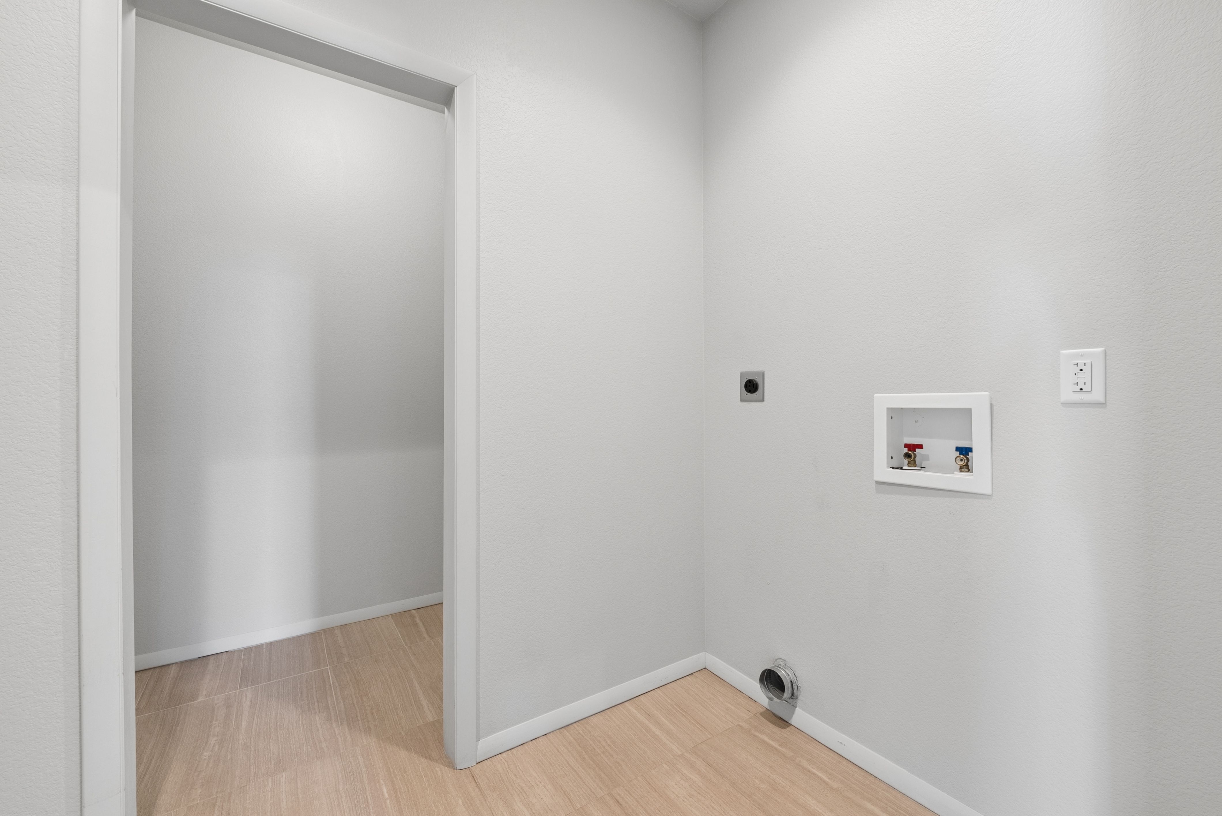  Architect-Designed Westside Home with Two Garages - 物件實景
