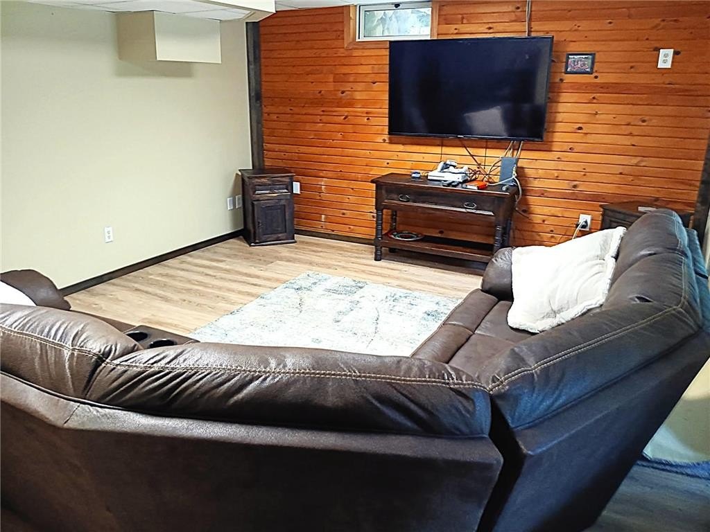 Alexandria, Minnesota, 56308, United States, 3 Bedrooms Bedrooms, ,1 BathroomBathrooms,Residential,For Sale,1978557