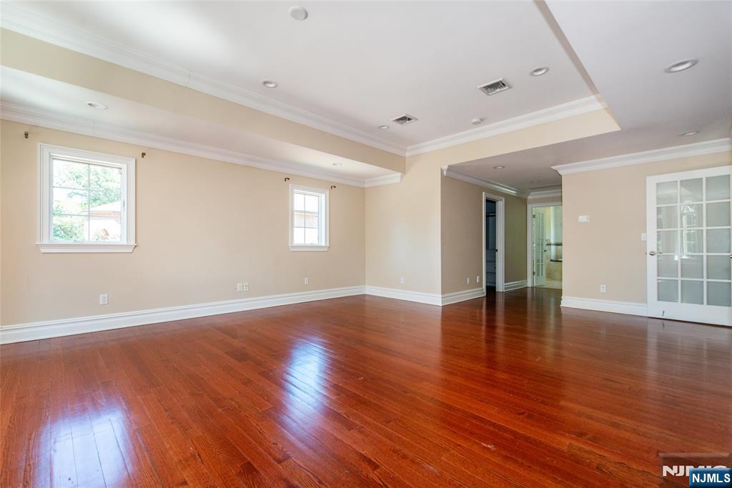Paramus, New Jersey, 07652, United States, 6 Bedrooms Bedrooms, ,6 BathroomsBathrooms,Residential,For Sale,1947985