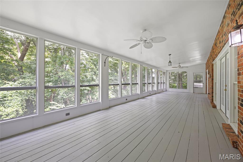 Chesterfield, Missouri, 63017, United States, 3 Bedrooms Bedrooms, ,4 BathroomsBathrooms,Residential,For Sale,1890003