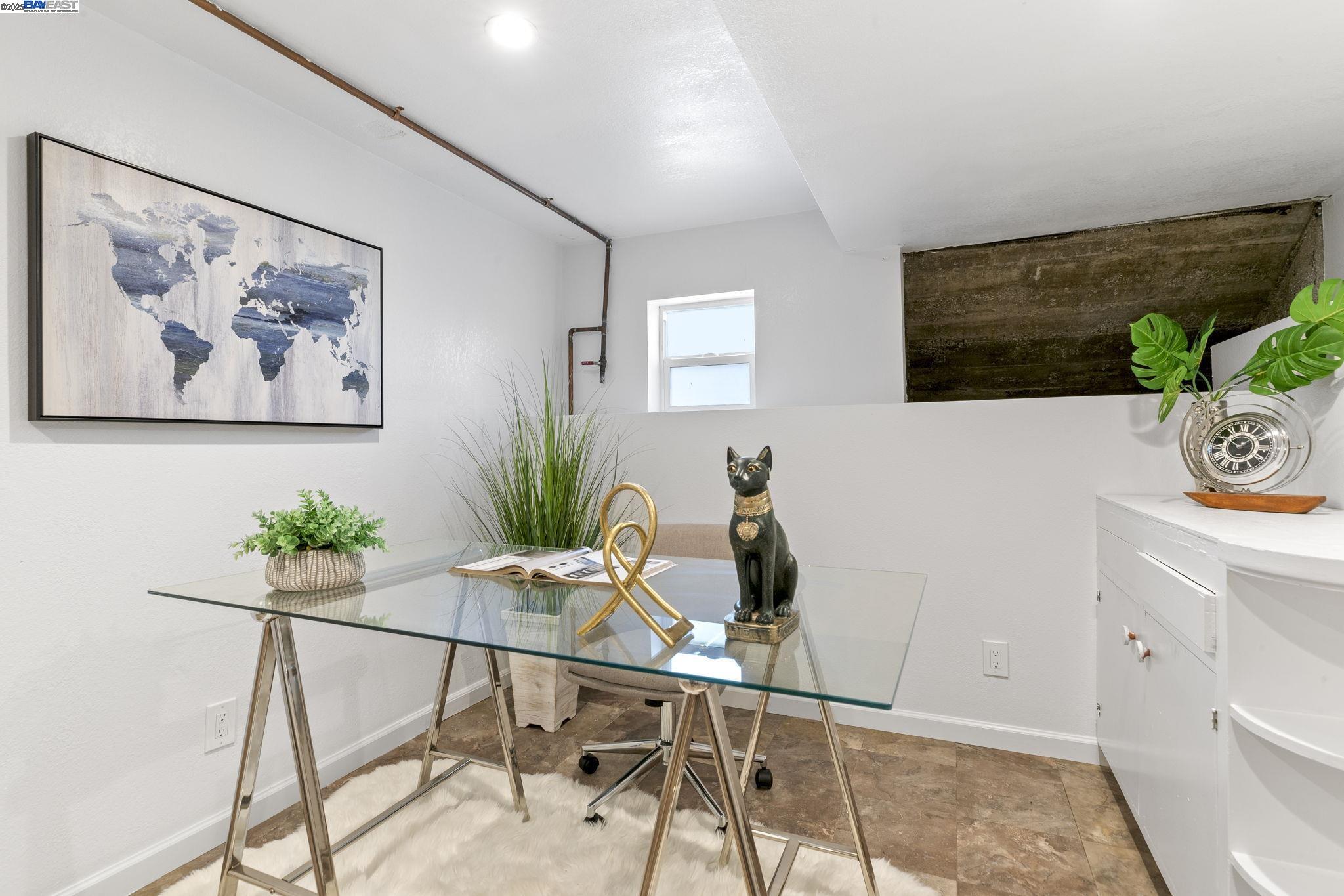 Oakland, California, 94606, United States, 3 Bedrooms Bedrooms, ,2 BathroomsBathrooms,Residential,For Sale,1839089