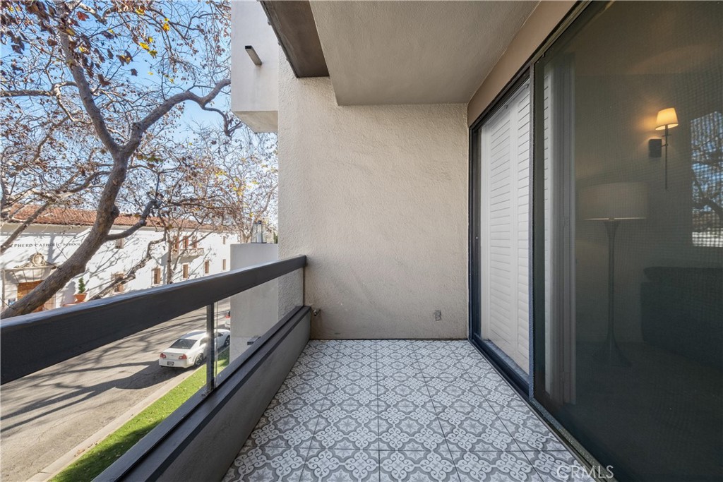 Beverly Hills, California, 90212, United States, 2 Bedrooms Bedrooms, ,2 BathroomsBathrooms,Residential,For Sale,1912615