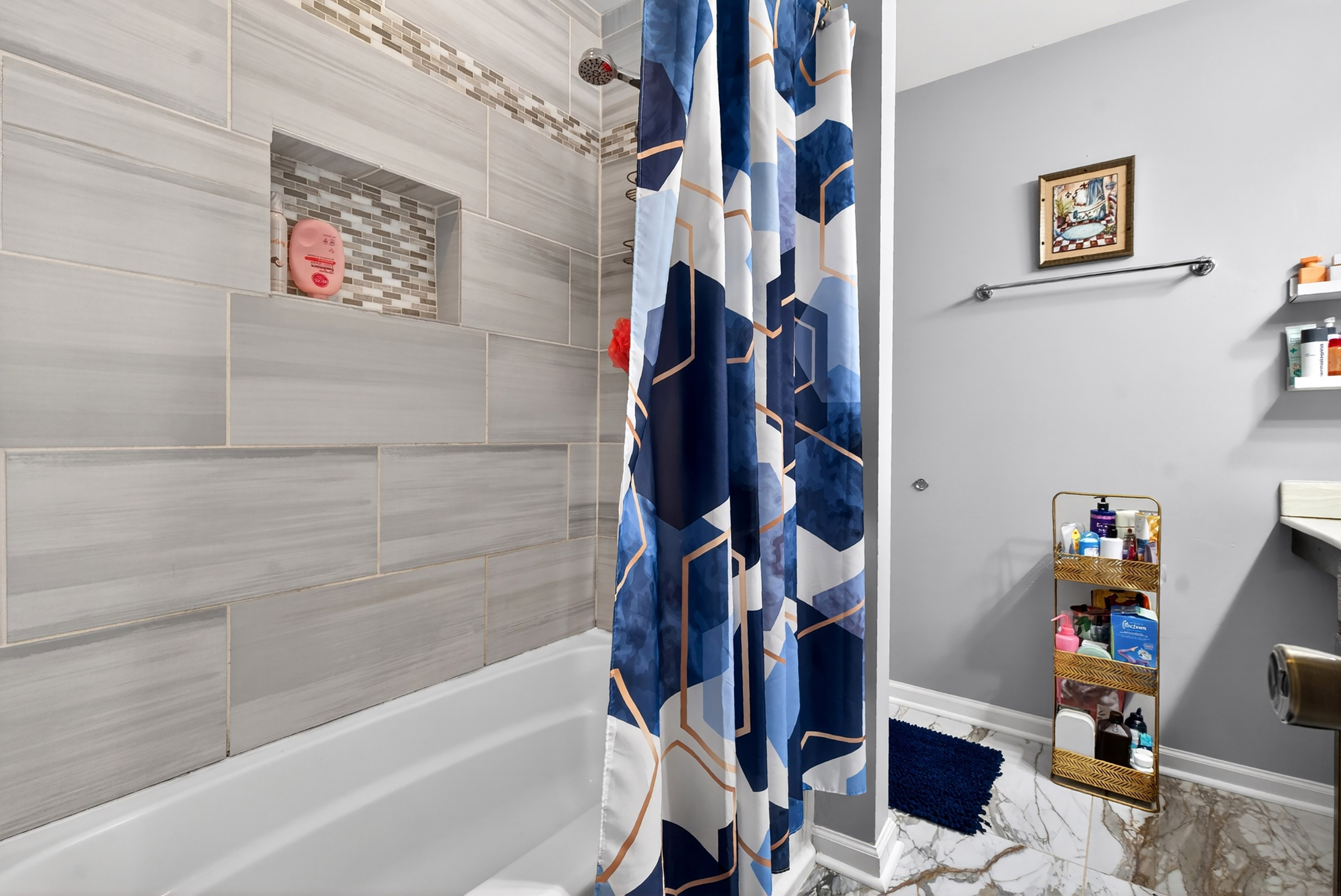  Townhouse-style Condo Offers Solid Value and Strong Upside Potential - 物件實景