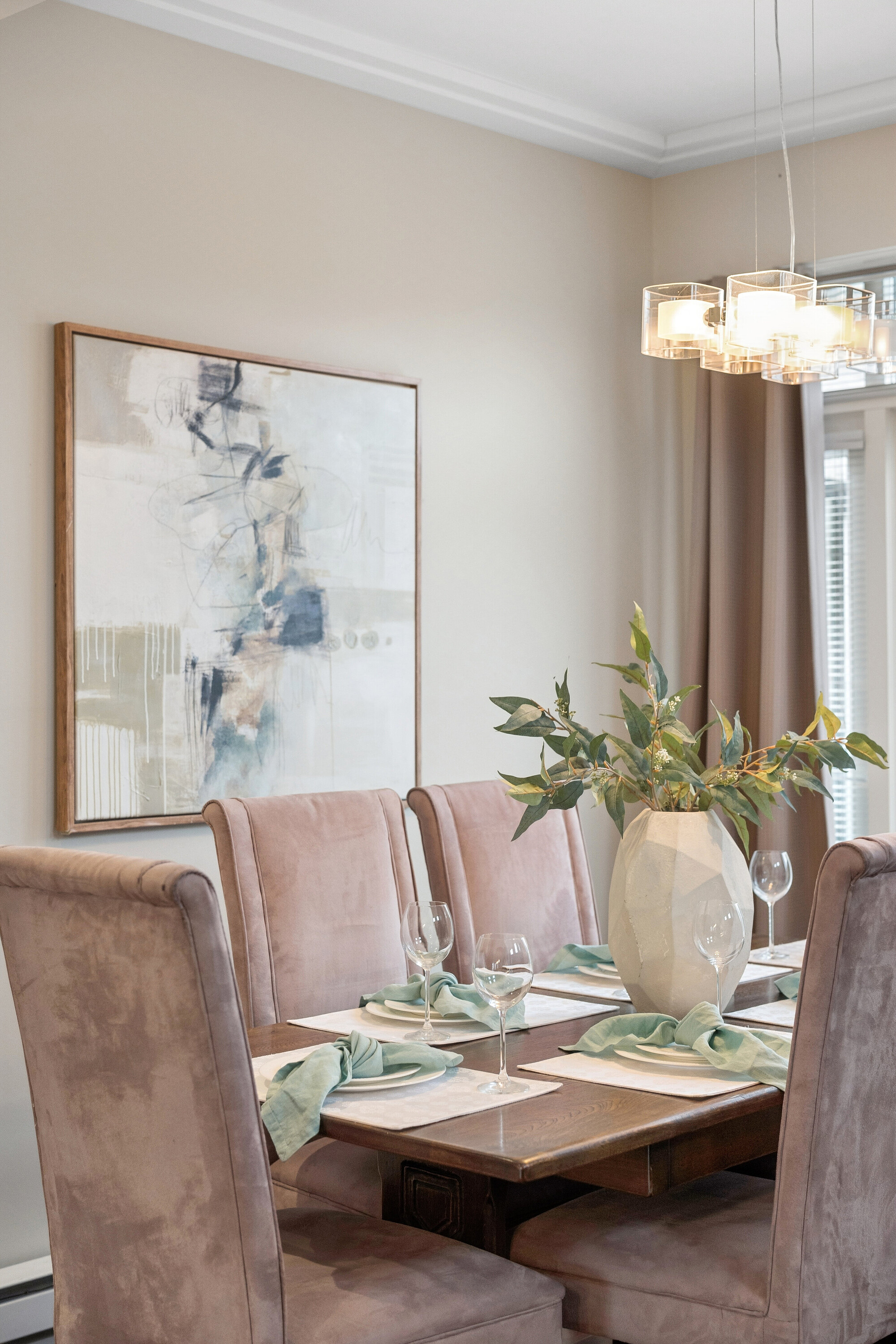  Elevated End-Unit Townhome - 物件實景