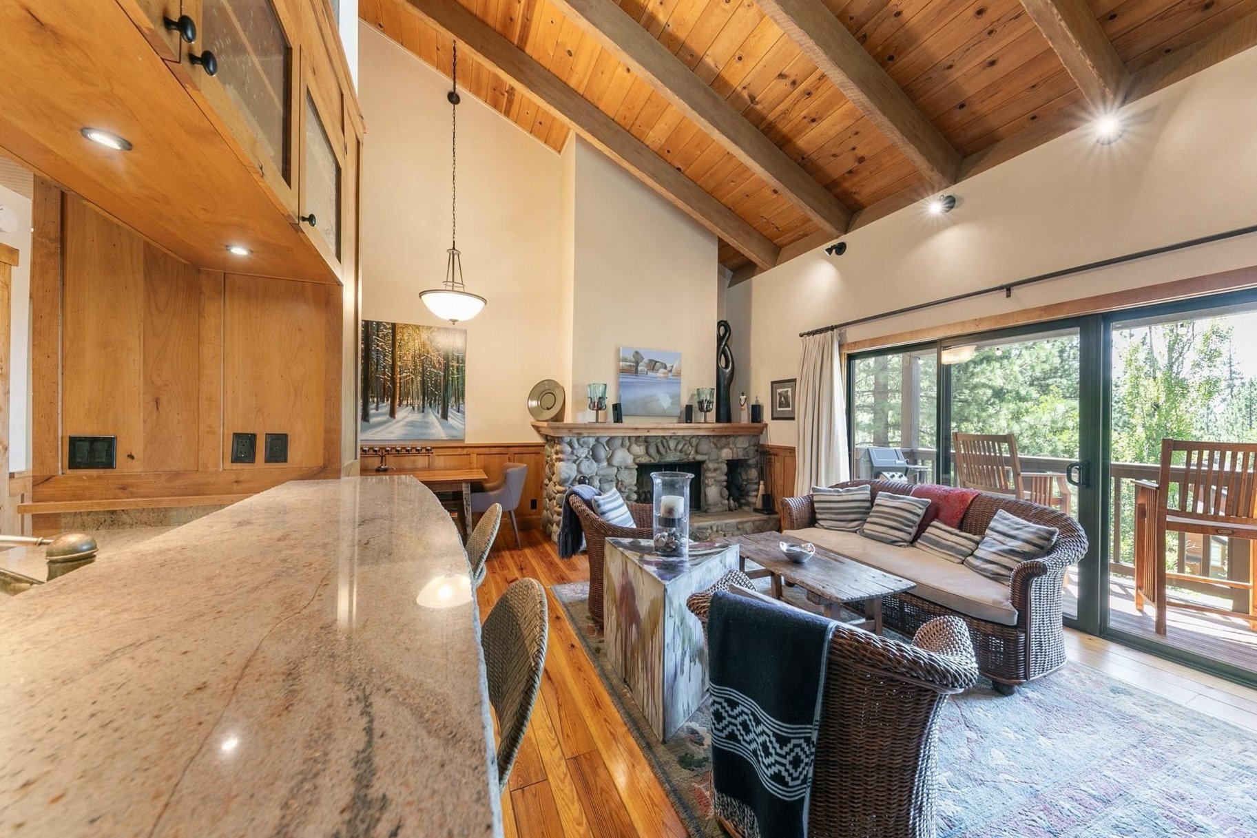  Rare Custom Lakeview Condominium Shows like a Model Home - 物件實景