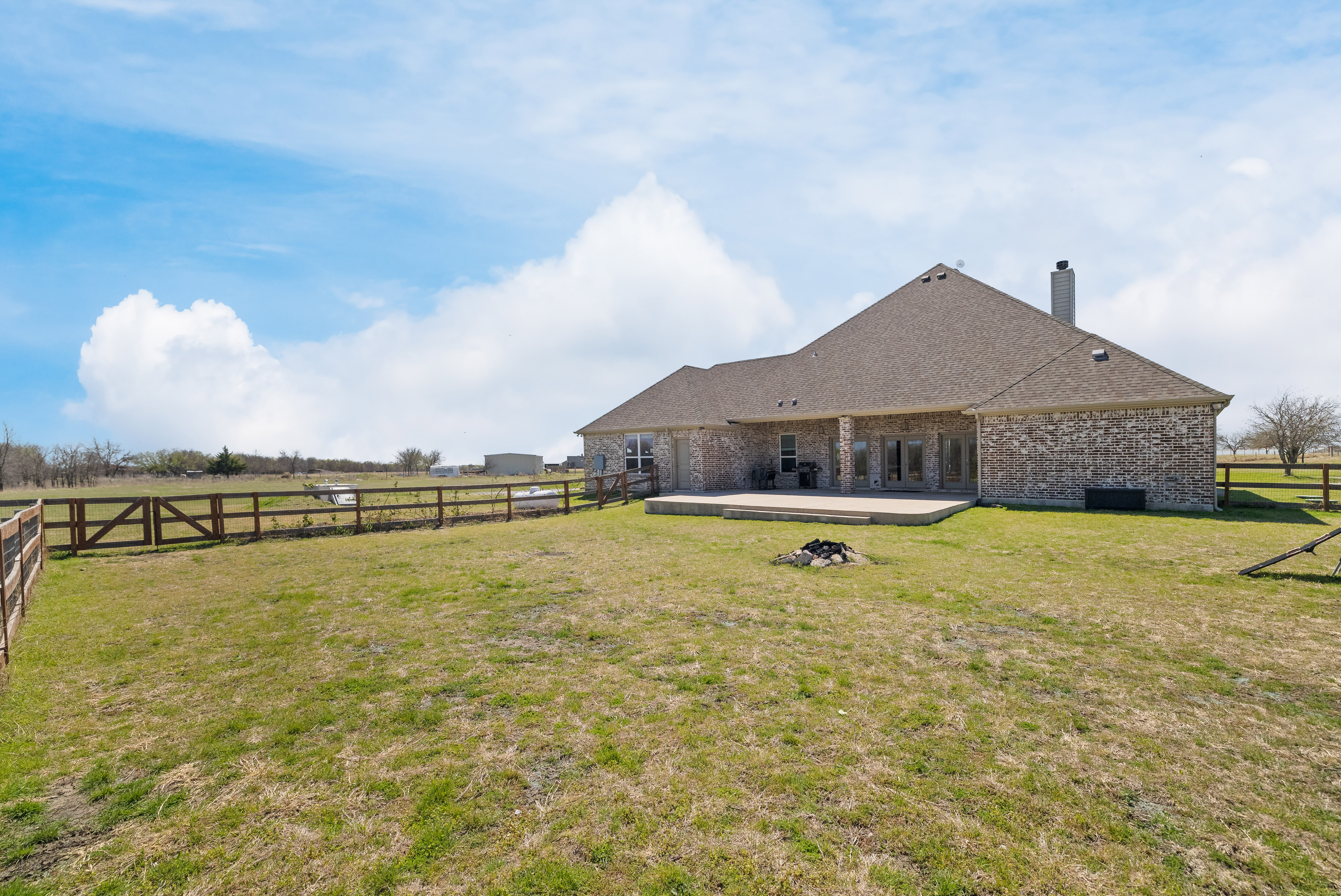  8.53-Acre Homestead With No HOA in Justin, Texas - 物件實景