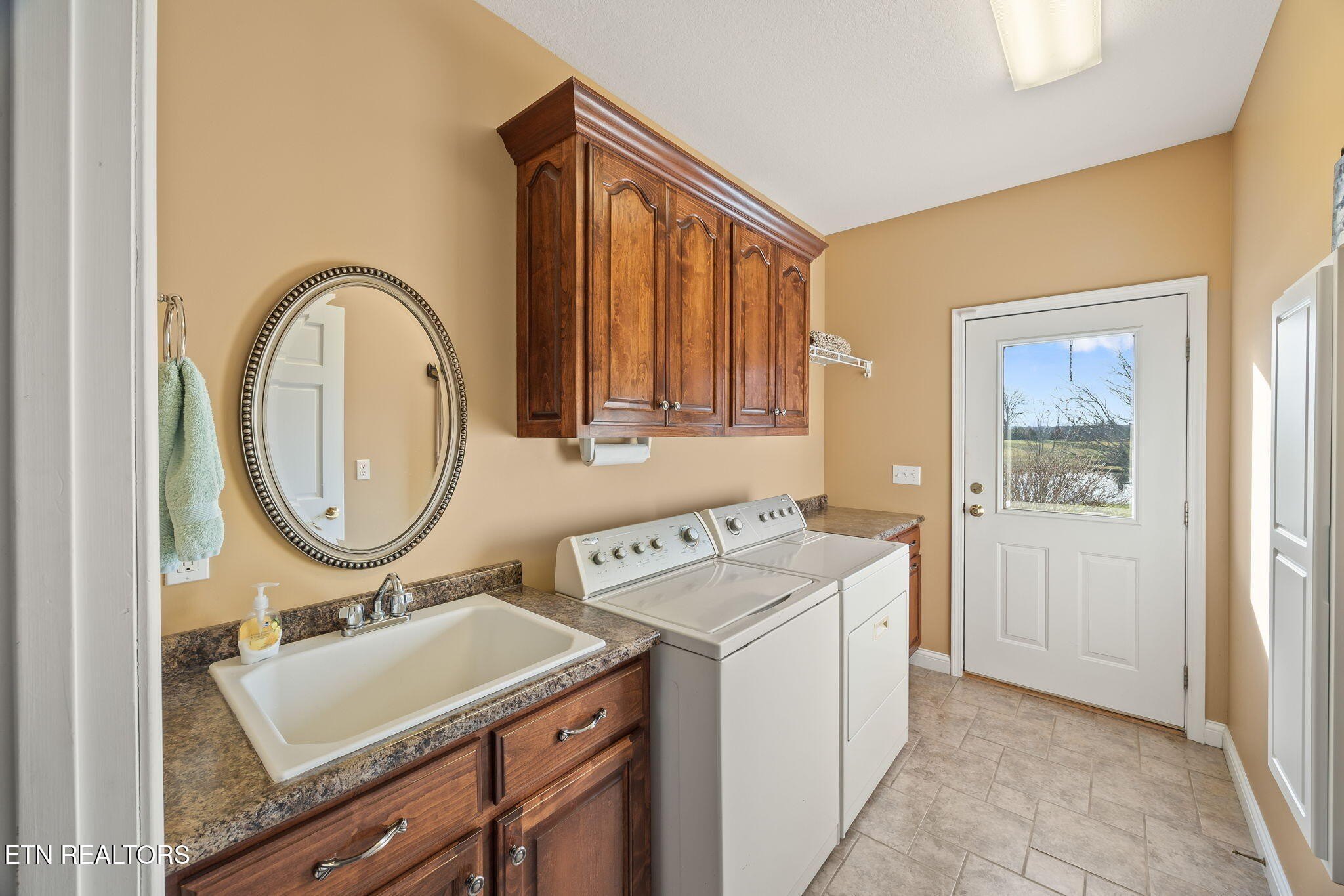 Deer Lodge, Tennessee, 37726, United States, 3 Bedrooms Bedrooms, ,4 BathroomsBathrooms,Residential,For Sale,1996492