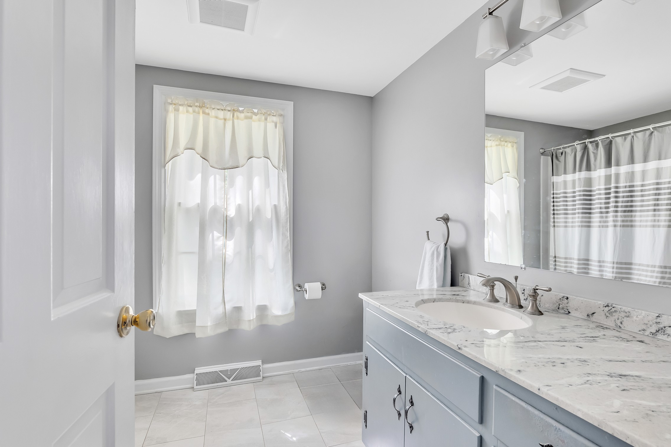  16 Longwood Drive, Bethlehem, NY, 12054 - 物件實景