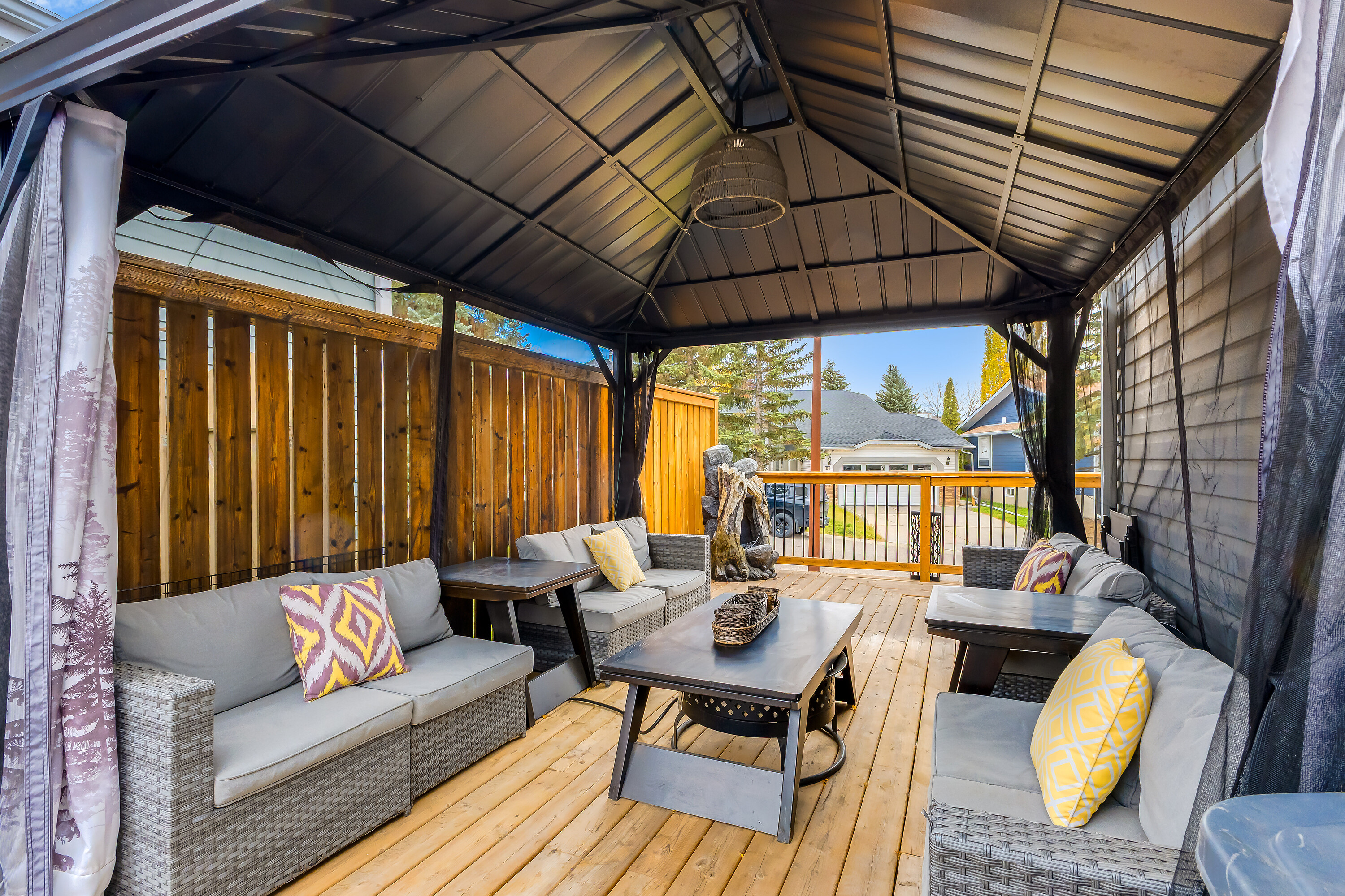  228 Deer Ridge Place SE - 物件實景