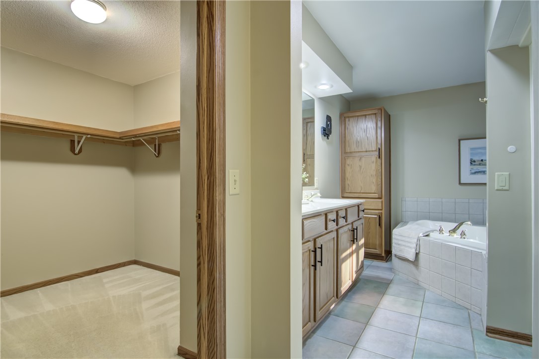 Eau Claire, Wisconsin, 54703, United States, 4 Bedrooms Bedrooms, ,3 BathroomsBathrooms,Residential,For Sale,1992439