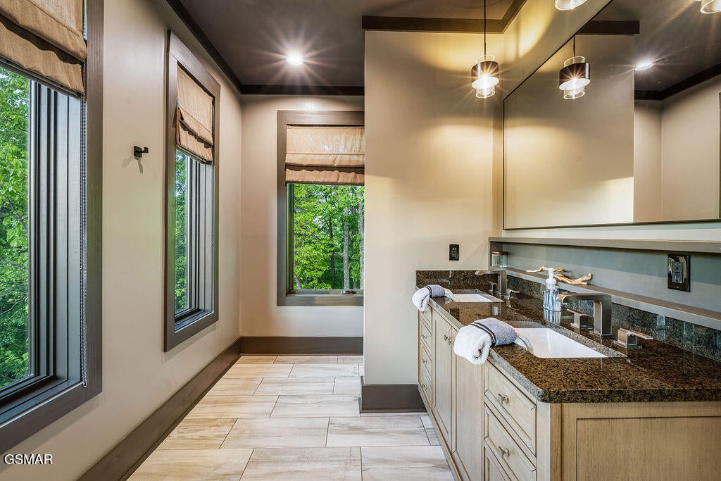 Gatlinburg, Tennessee, 37738, United States, 3 Bedrooms Bedrooms, ,5 BathroomsBathrooms,Residential,For Sale,2034960