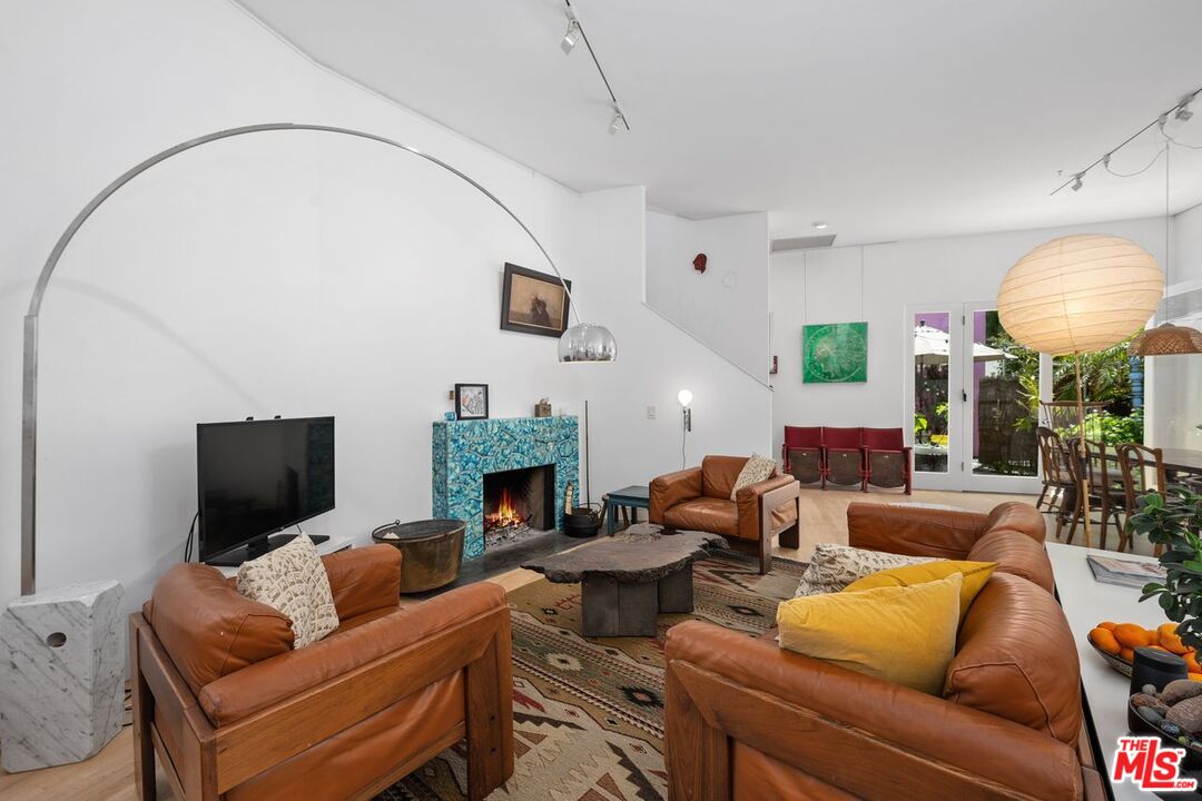 Venice, California, 90291, United States, 4 Bedrooms Bedrooms, ,4 BathroomsBathrooms,Residential,For Sale,1926607