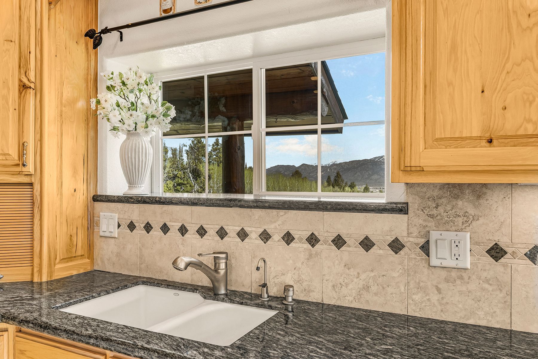  where  the mountains meet mccoy - 物件實景