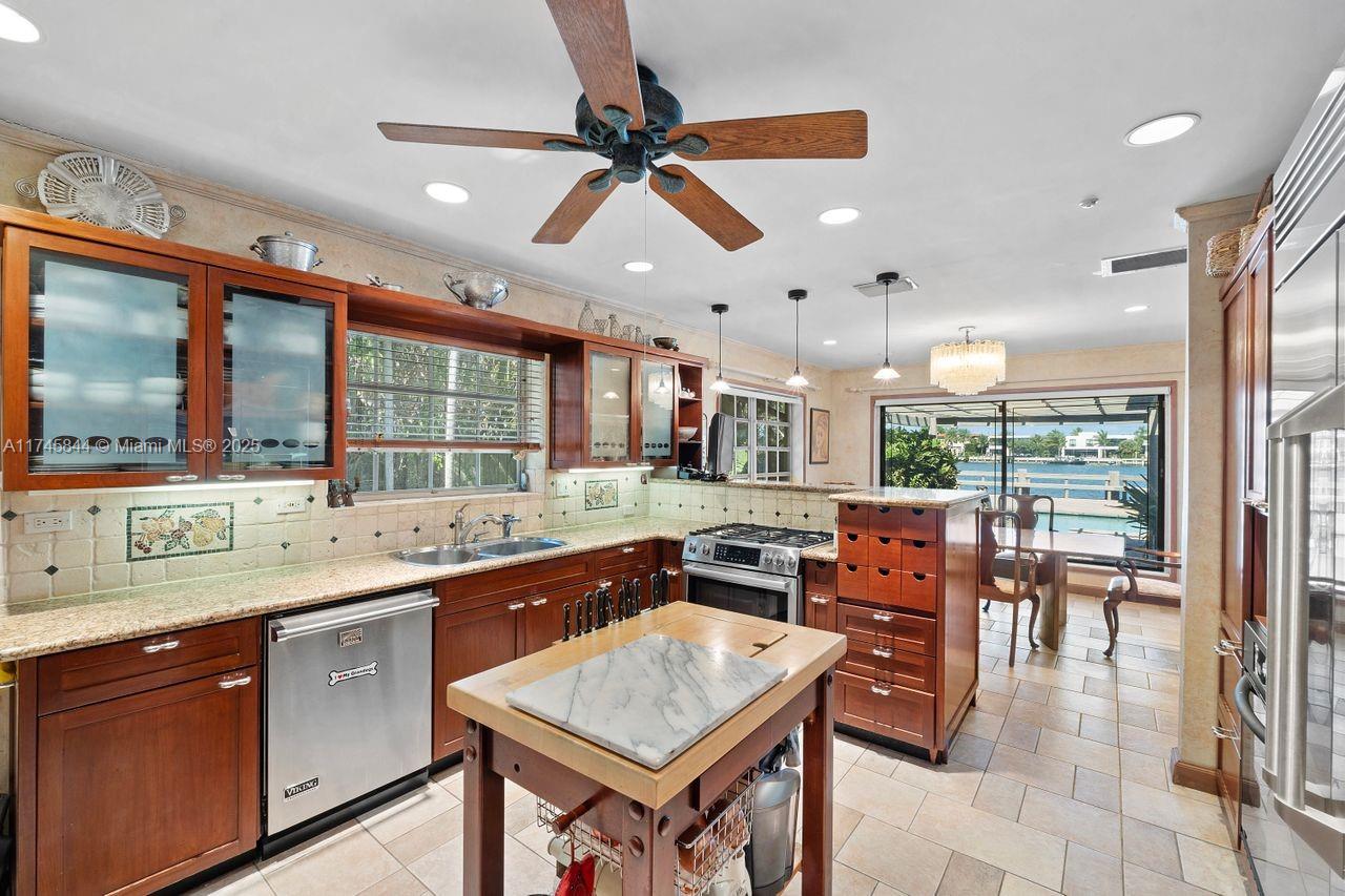Miami Beach, Florida, 33141, United States, 4 Bedrooms Bedrooms, ,3 BathroomsBathrooms,Residential,For Sale,1711851
