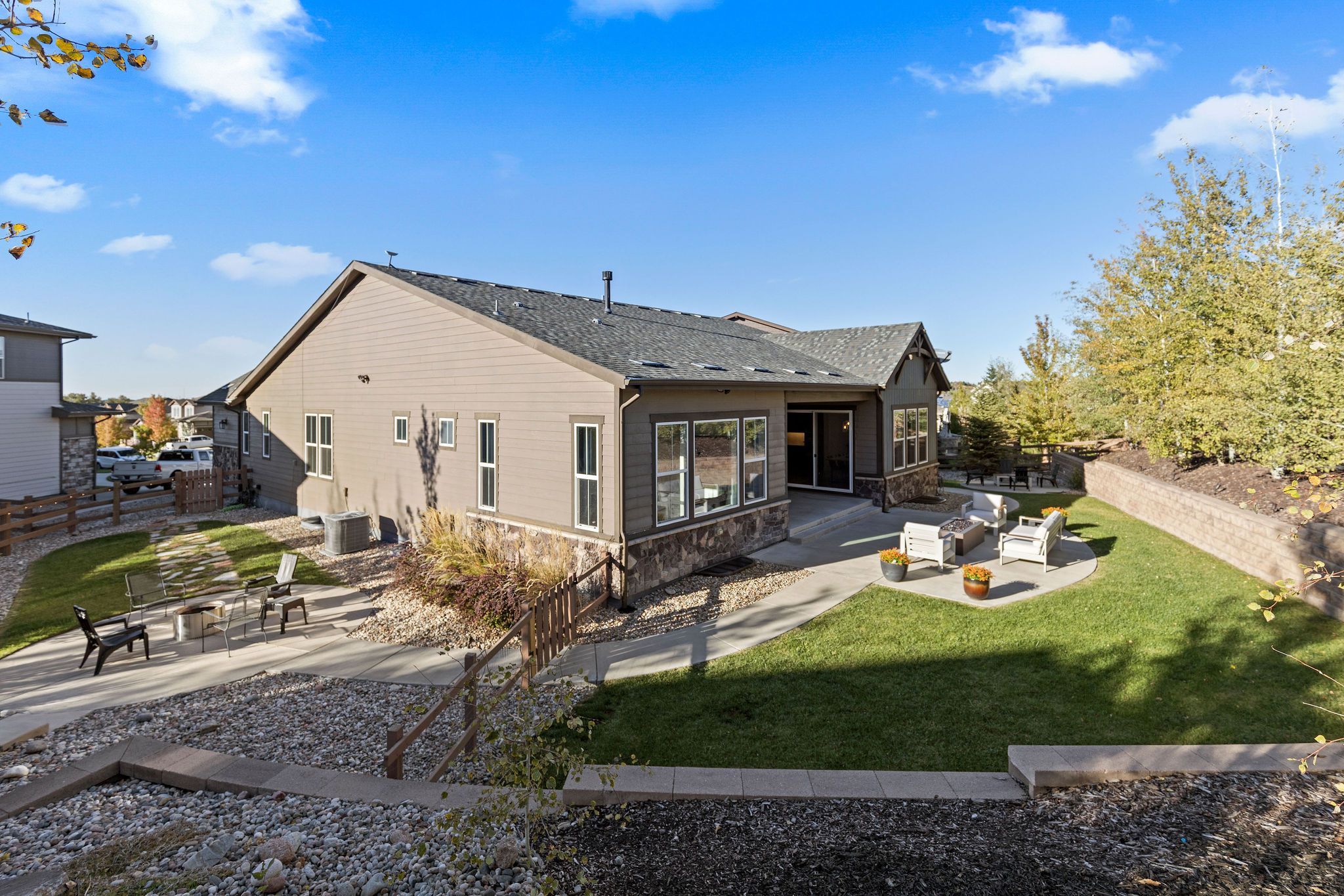  Luxury and comfort come together in this expansive ranch-style home - 物件實景