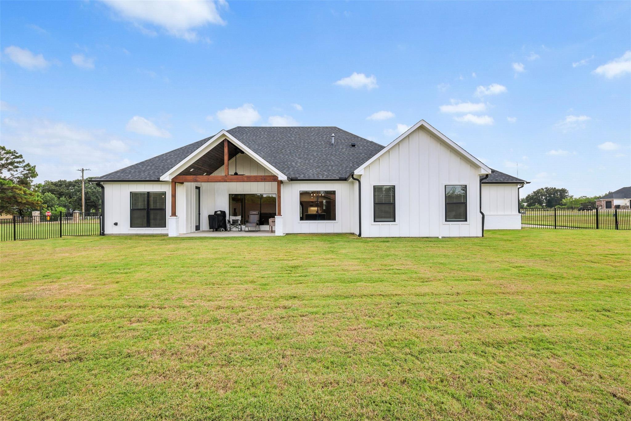 Sulphur Springs, Texas, 75482, United States, 3 Bedrooms Bedrooms, ,3 BathroomsBathrooms,Residential,For Sale,1915437