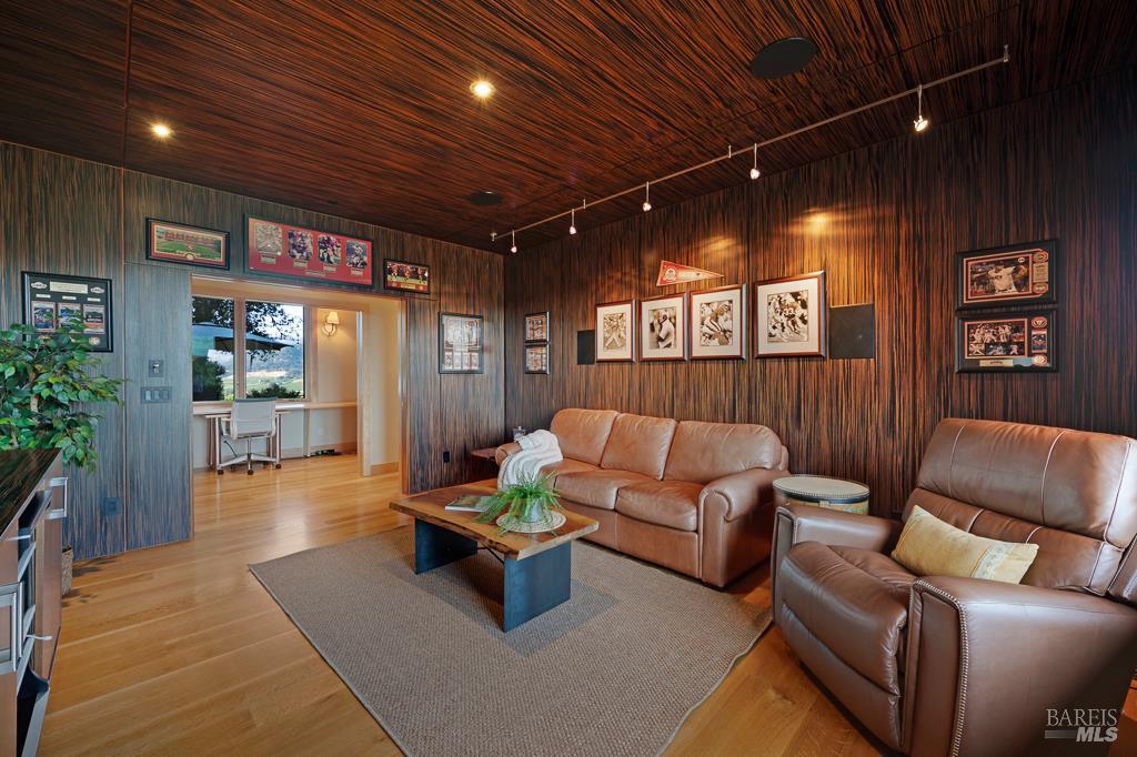 Healdsburg, California, 95448, United States, 3 Bedrooms Bedrooms, ,4 BathroomsBathrooms,Residential,For Sale,1866142