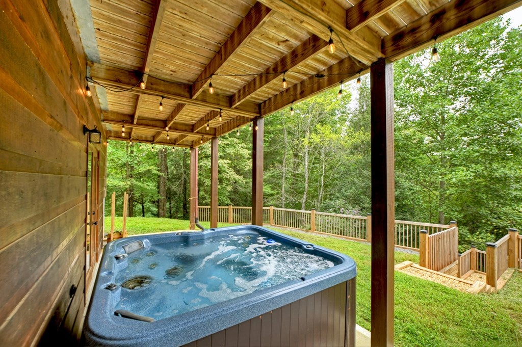 Ellijay, Georgia, 30540, United States, 3 Bedrooms Bedrooms, ,3 BathroomsBathrooms,Residential,For Sale,1916949