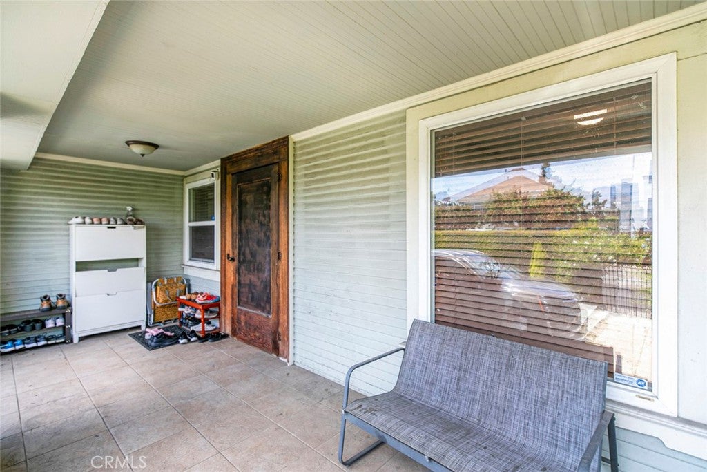 Los Angeles, California, 90006, United States, 5 Bedrooms Bedrooms, ,2 BathroomsBathrooms,Residential,For Sale,1940341