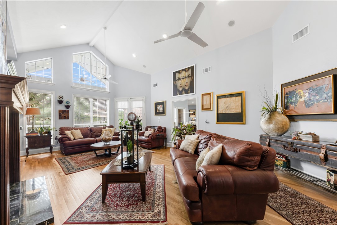 College Station, Texas, 77845, United States, 4 Bedrooms Bedrooms, ,4 BathroomsBathrooms,Residential,For Sale,1935327