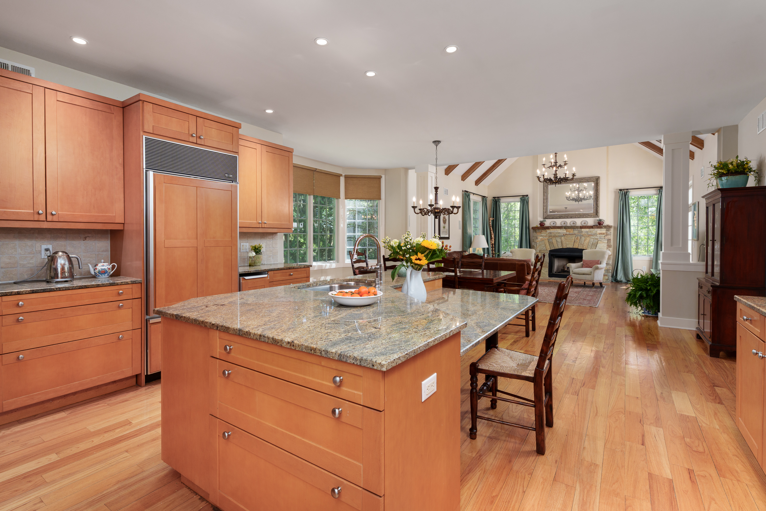  Exceptional Pond View Home with Dual Primary Suites - 物件實景