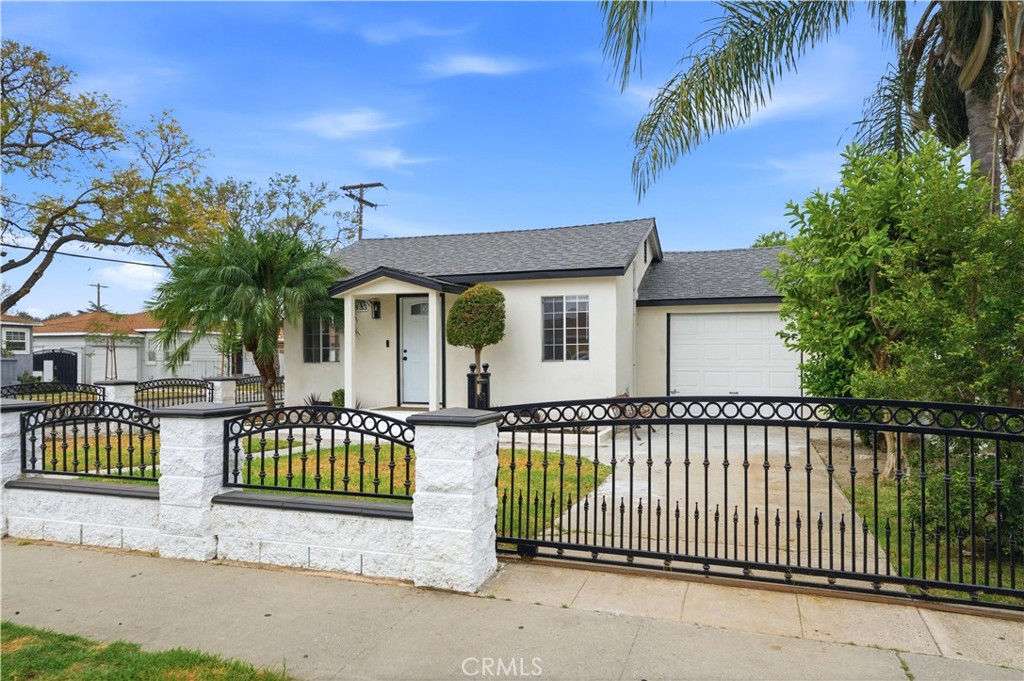 Bell, California, 90201, United States, 2 Bedrooms Bedrooms, ,1 BathroomBathrooms,Residential,For Sale,2048327