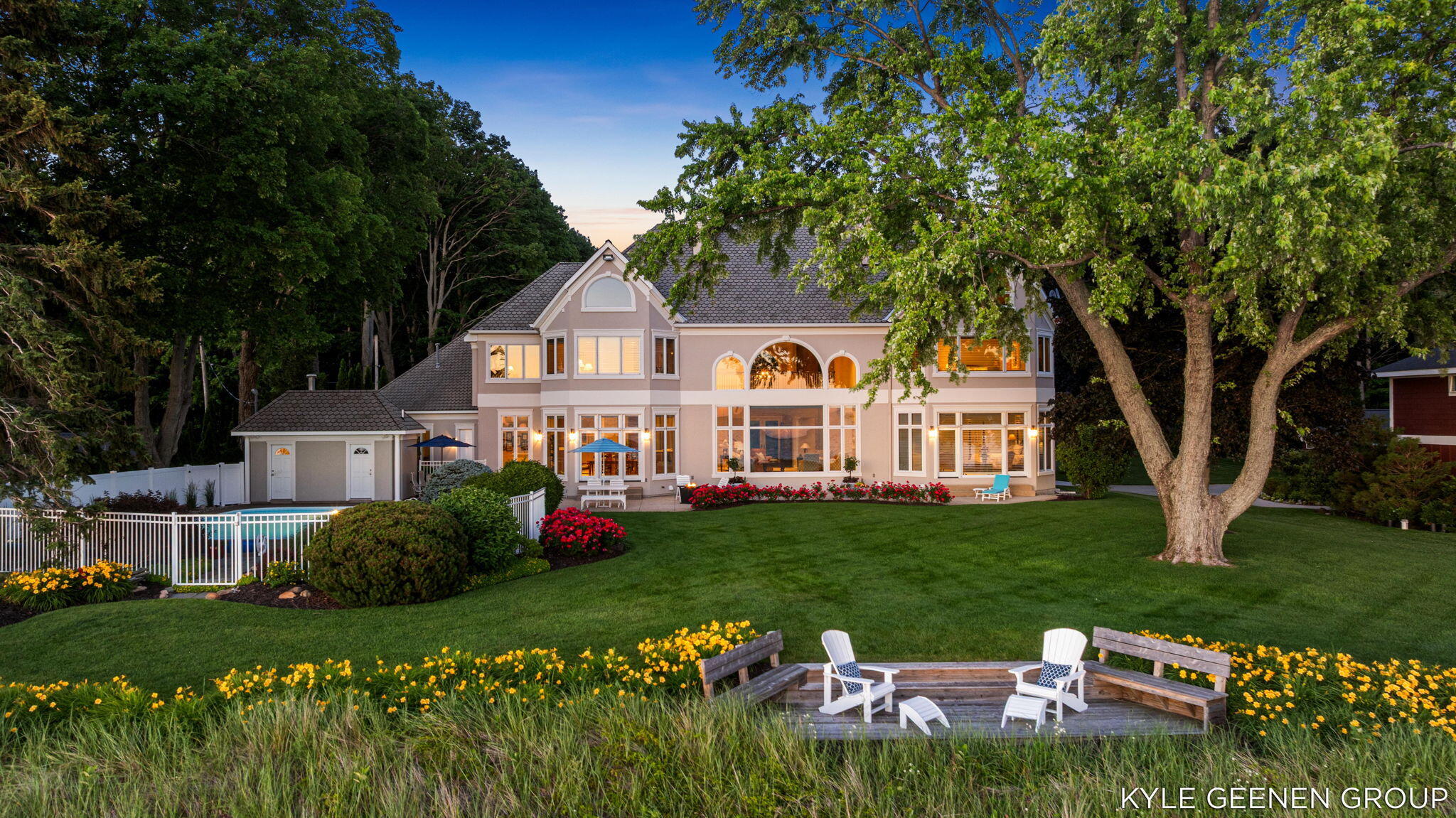 Rosabelle Beach Ave, Holland, MI 49424