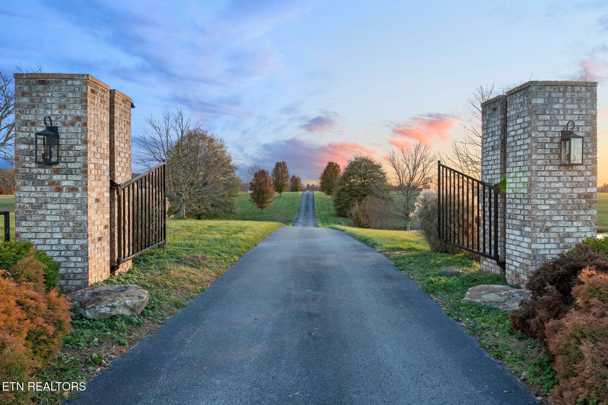 Deer Lodge, Tennessee, 37726, United States, 3 Bedrooms Bedrooms, ,4 BathroomsBathrooms,Residential,For Sale,1996492