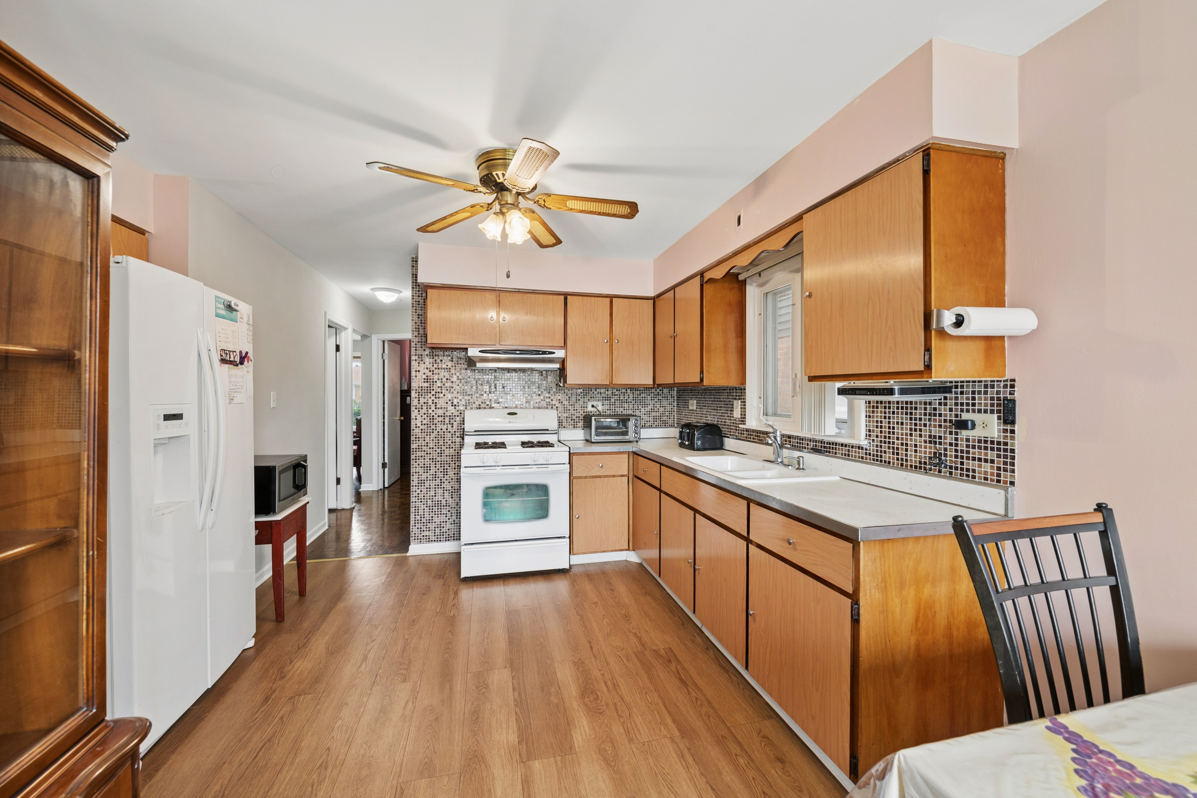  Charming and Well-Maintained Brick Bungalow in Fantastic Schiller Park Location - 物件實景