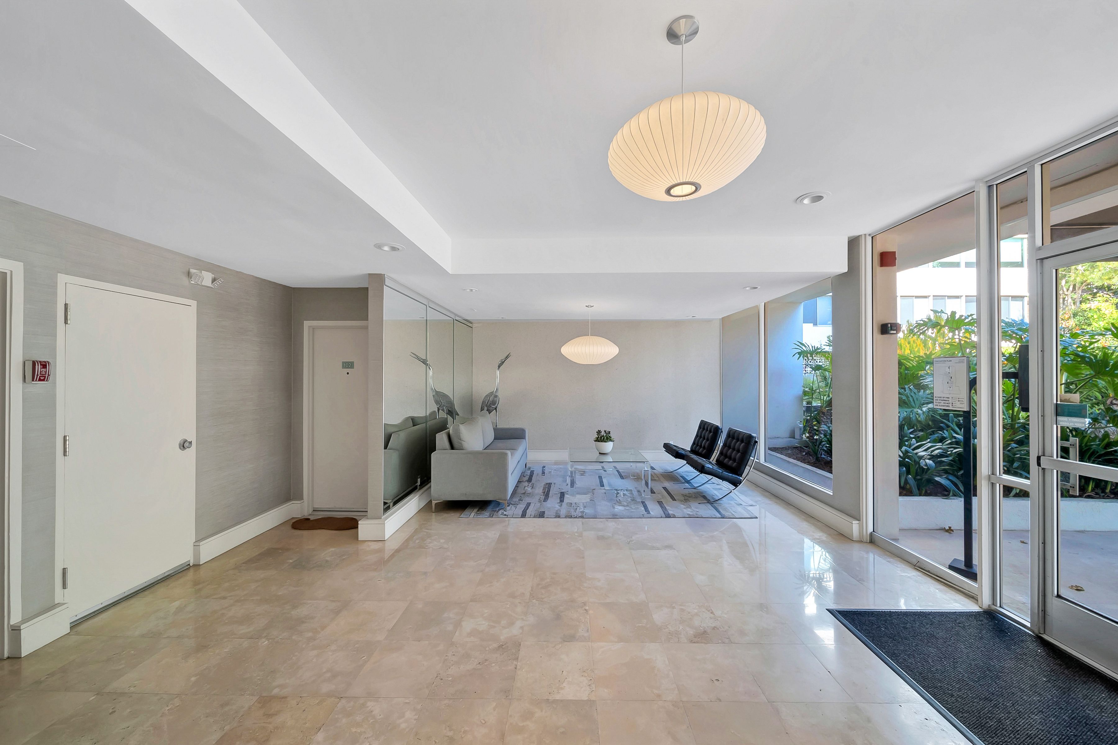  17350  W Sunset Blvd - 物件實景