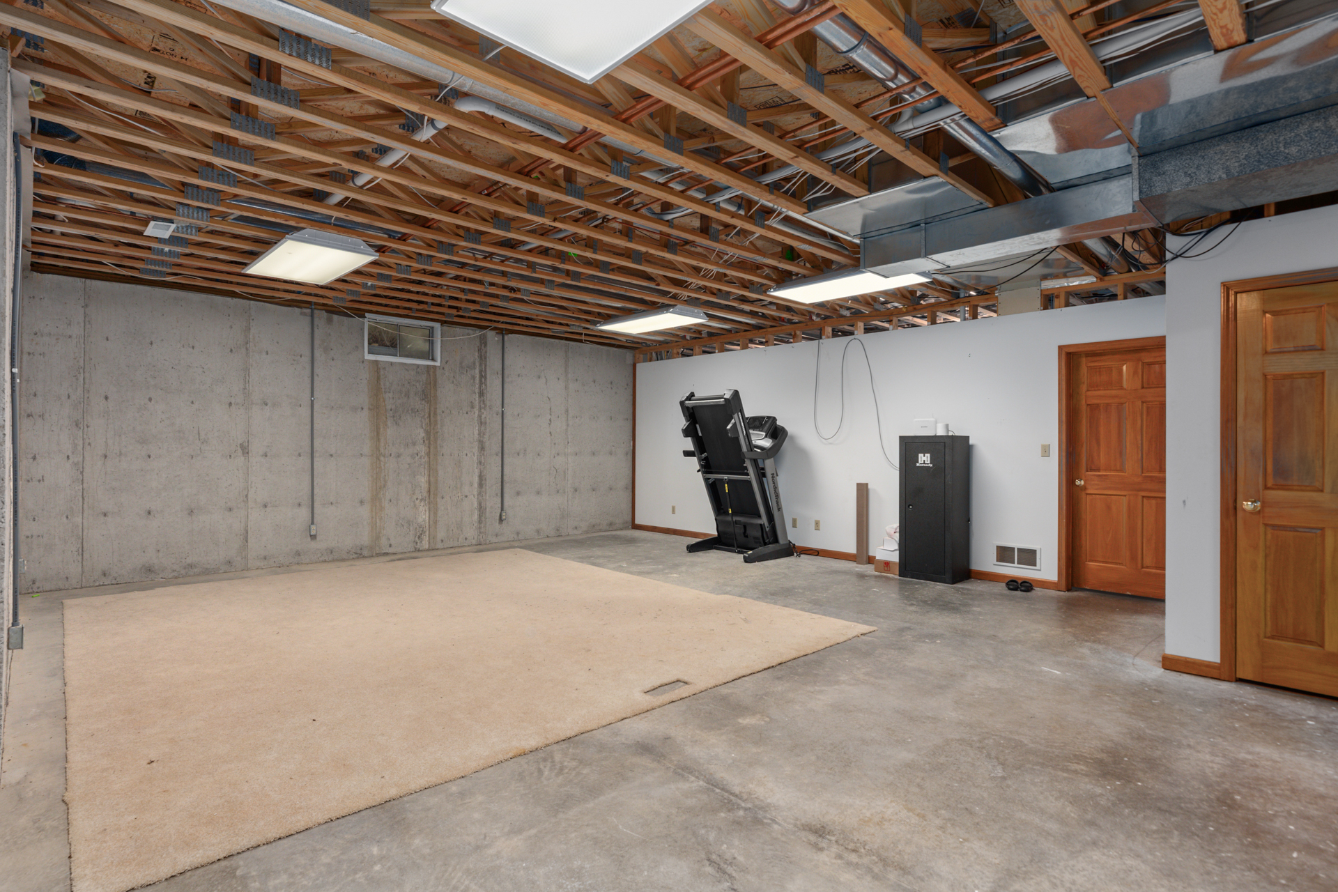 Litchfield, Illinois, 62056, United States, 5 Bedrooms Bedrooms, ,4 BathroomsBathrooms,Residential,For Sale,1986083