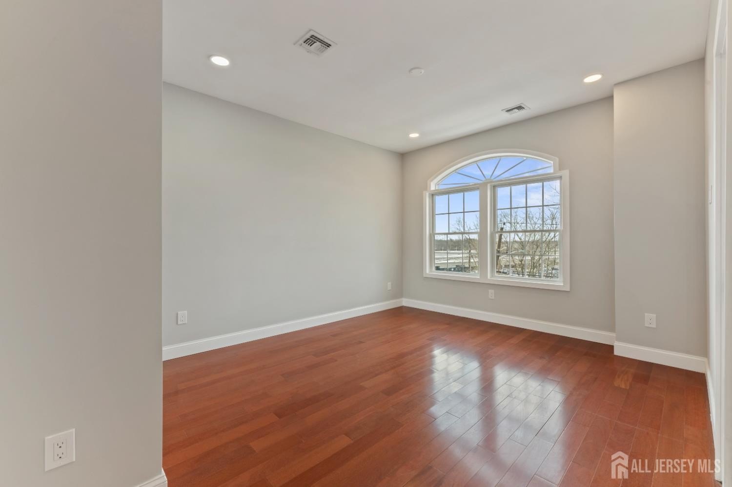 Edison, New Jersey, 08820, United States, 5 Bedrooms Bedrooms, ,5 BathroomsBathrooms,Residential,For Sale,2005259