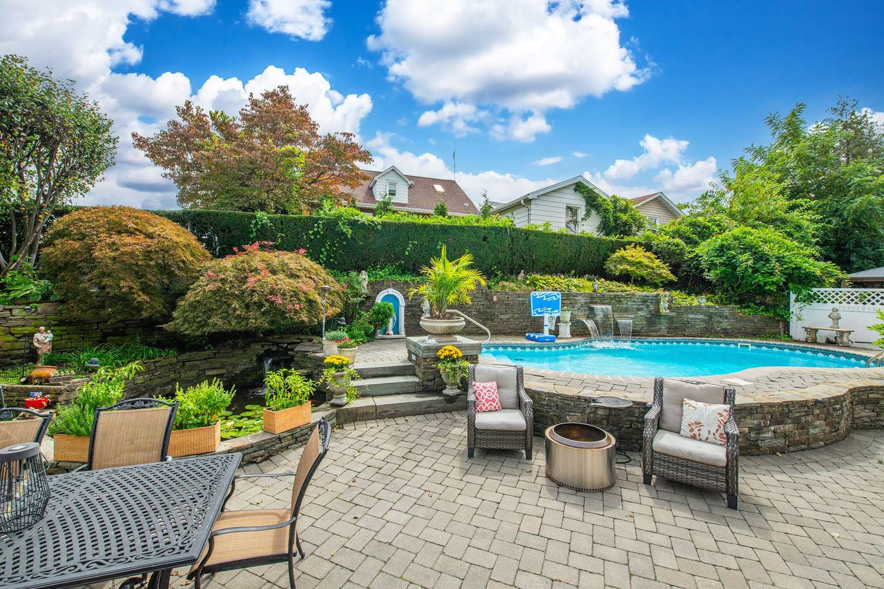 Wood Ridge, New Jersey, 07075, United States, 4 Bedrooms Bedrooms, ,4 BathroomsBathrooms,Residential,For Sale,1978112