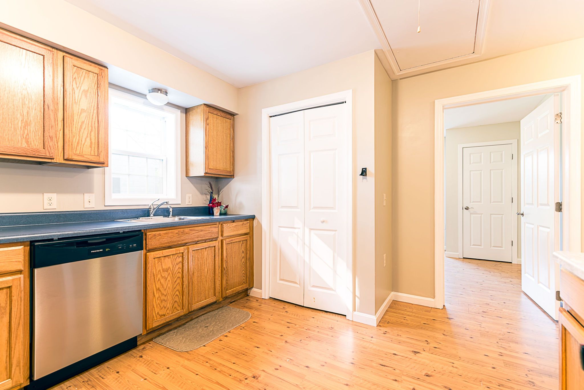  1107 Pontiac Avenue, Cranston, RI, 02921 - 物件實景