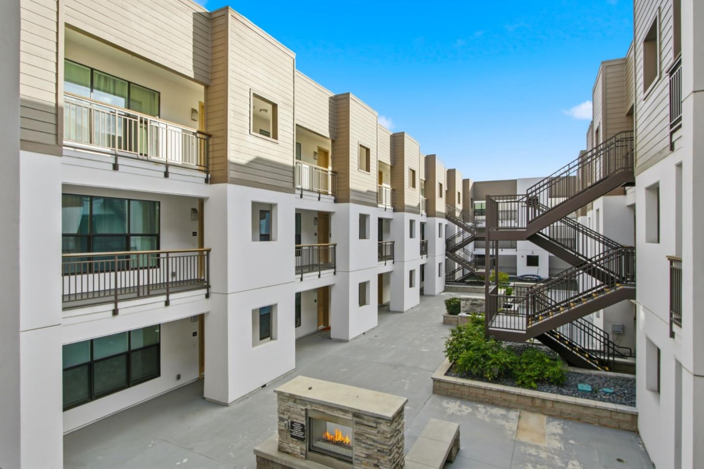 Santa Clara, California, 95051, United States, 2 Bedrooms Bedrooms, ,2 BathroomsBathrooms,Residential,For Sale,1989237