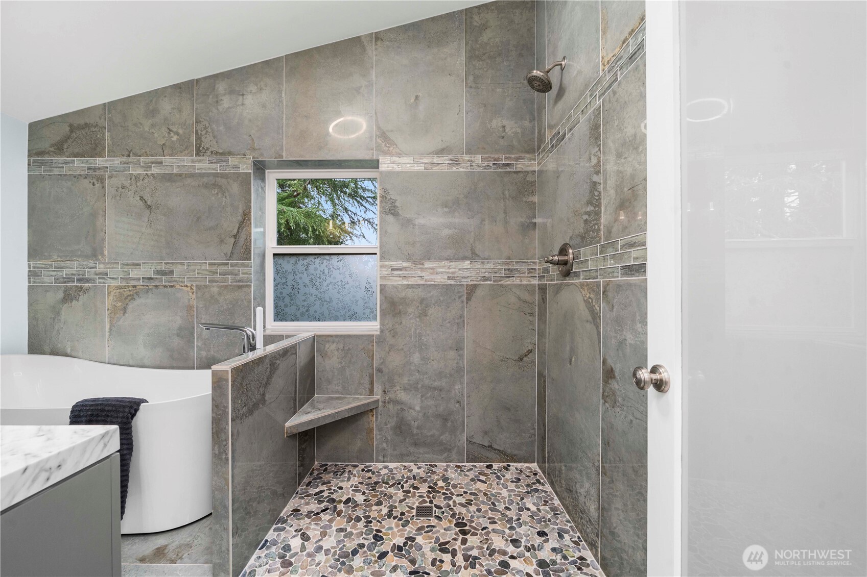 Fall City, Washington, 98025, United States, 2 Bedrooms Bedrooms, ,3 BathroomsBathrooms,Residential,For Sale,1987956