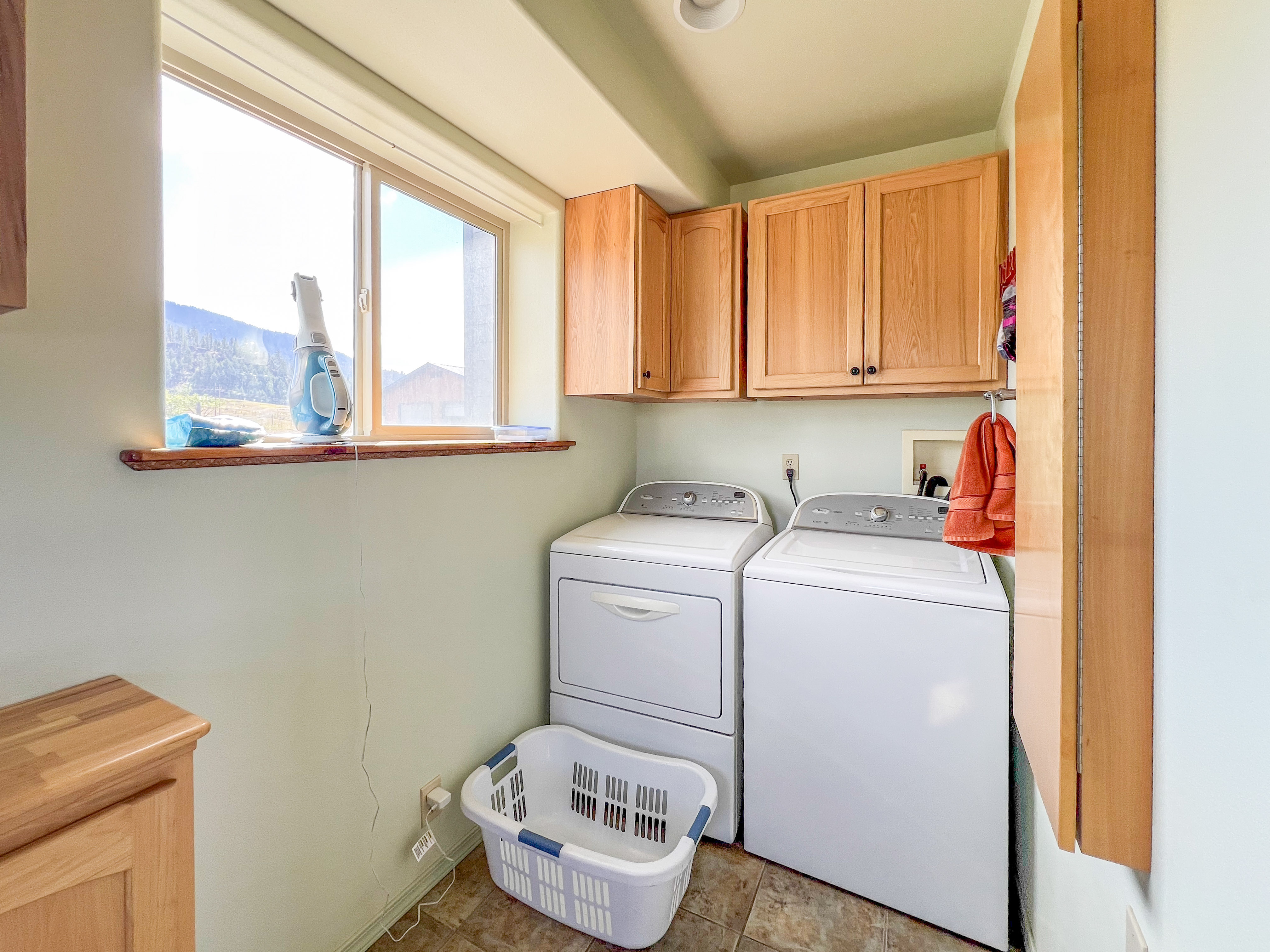 Kettle Falls, Washington, 99141, United States, 4 Bedrooms Bedrooms, ,4 BathroomsBathrooms,Residential,For Sale,1984366