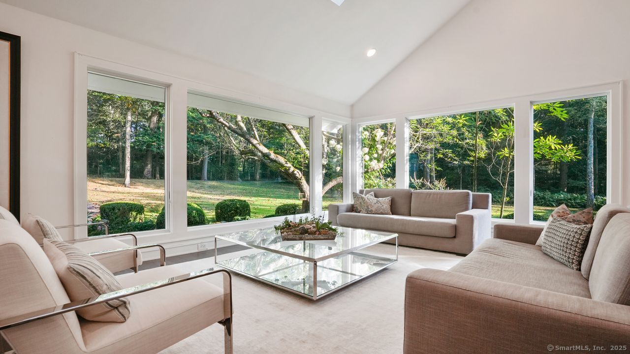 Westport, Connecticut, 06880, United States, 4 Bedrooms Bedrooms, ,4 BathroomsBathrooms,Residential,For Sale,1991642