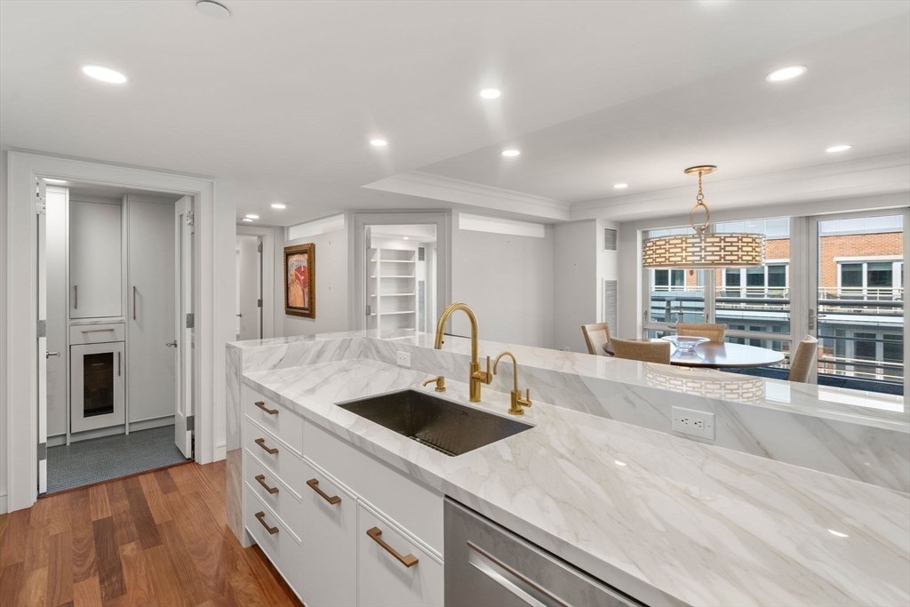 Boston, Massachusetts, 02109, United States, 3 Bedrooms Bedrooms, ,3 BathroomsBathrooms,Residential,For Sale,1990888