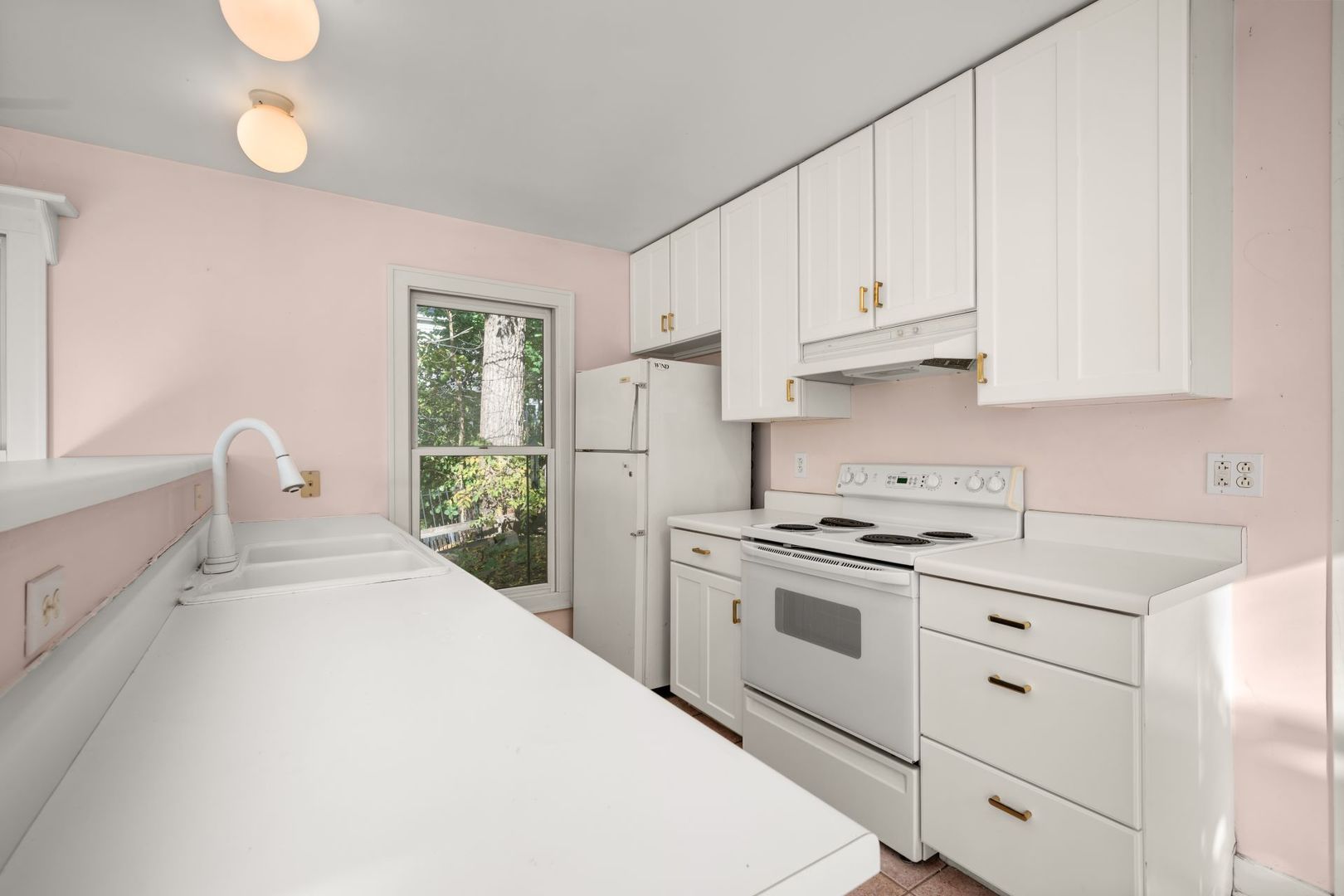 Geneva, Illinois, 60134, United States, 4 Bedrooms Bedrooms, ,2 BathroomsBathrooms,Residential,For Sale,1987622