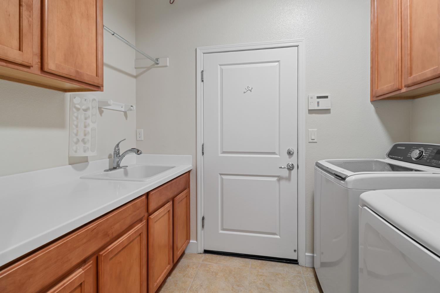 Elk Grove, California, 95757, United States, 3 Bedrooms Bedrooms, ,2 BathroomsBathrooms,Residential,For Sale,1917062