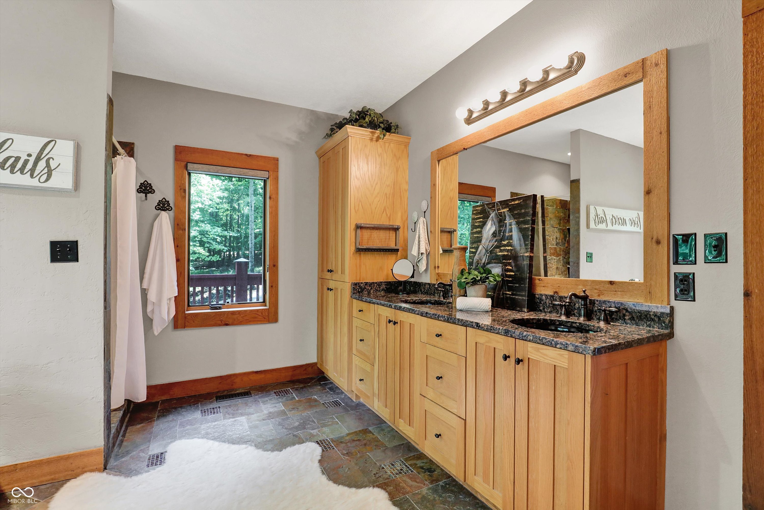Unionville, Indiana, 47468, United States, 4 Bedrooms Bedrooms, ,5 BathroomsBathrooms,Residential,For Sale,1870094
