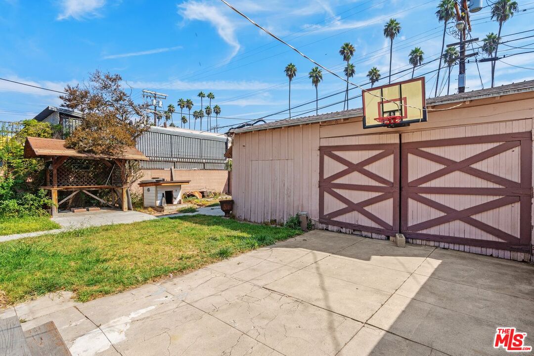 Los Angeles, California, 90043, United States, 3 Bedrooms Bedrooms, ,3 BathroomsBathrooms,Residential,For Sale,1818072