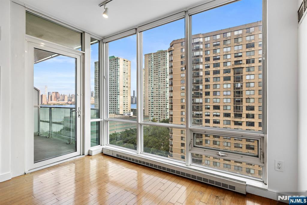 Jersey City, New Jersey, 07310, United States, 2 Bedrooms Bedrooms, ,2 BathroomsBathrooms,Residential,For Sale,1868291