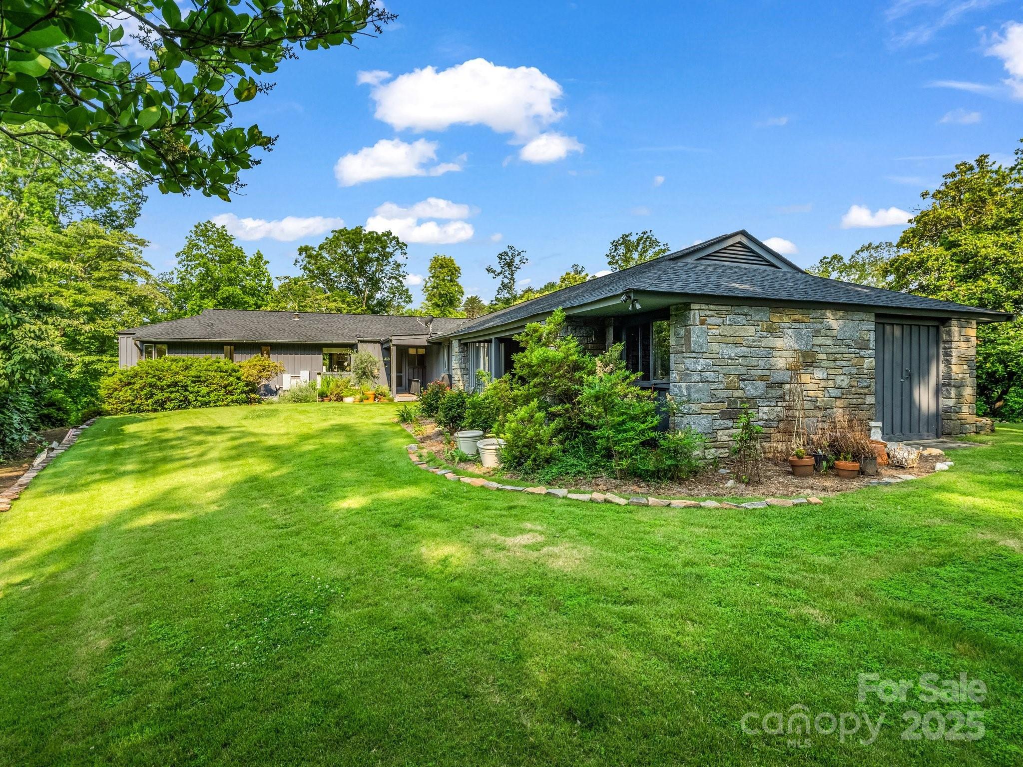 Landrum, South Carolina, 29356, United States, 3 Bedrooms Bedrooms, ,5 BathroomsBathrooms,Residential,For Sale,1847150