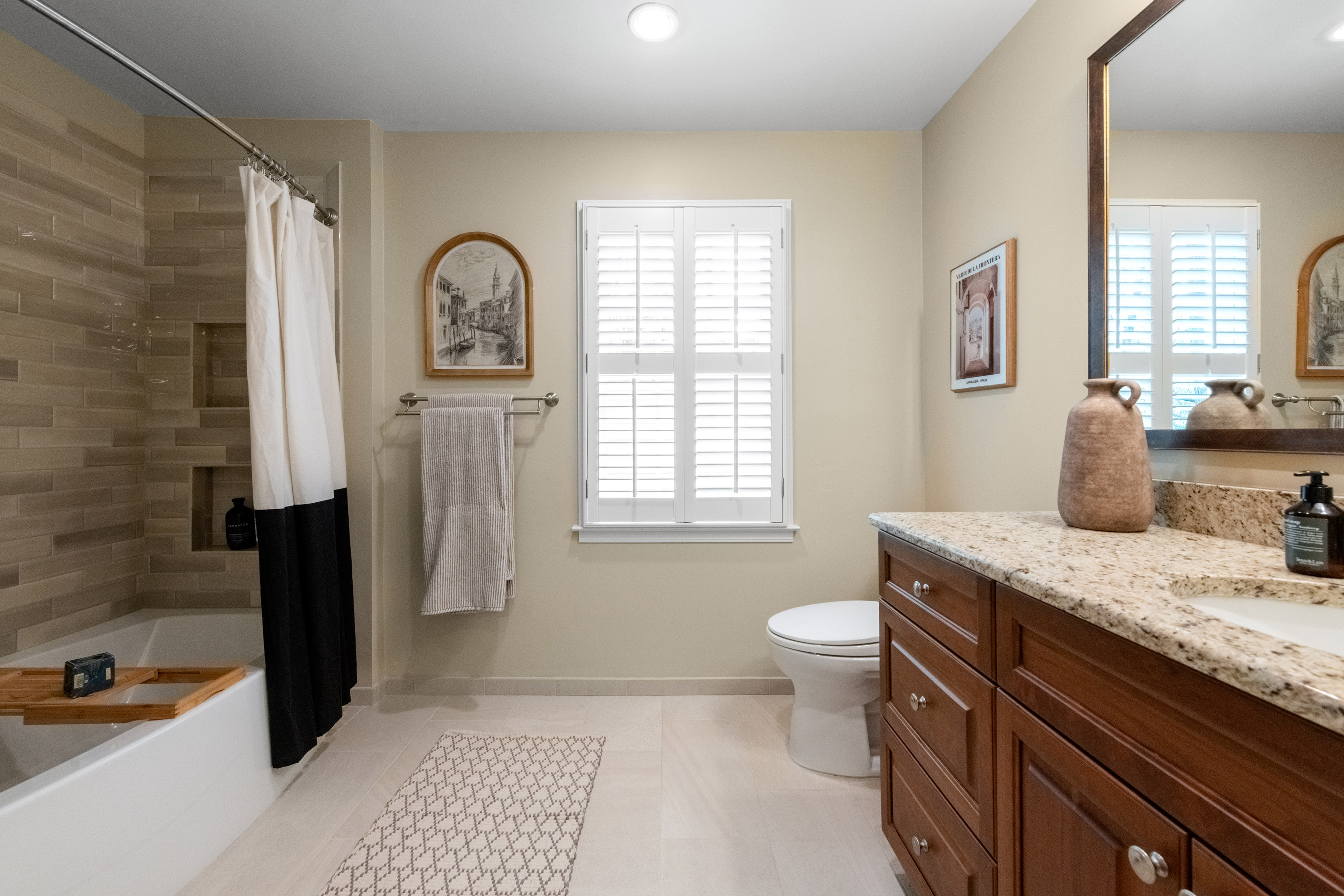  Beautifully Reimagined and Meticulously Maintained Home - 物件實景